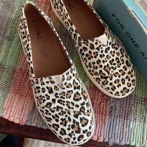 NWT TOMS Leopard Print Avalon Shoe Sz 6.5